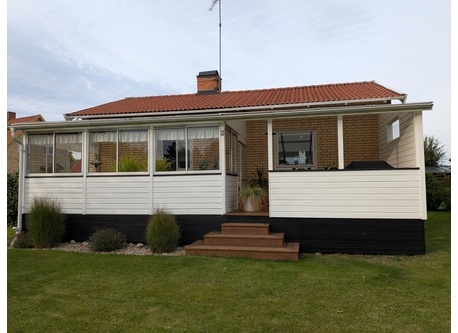 The house from the gras lawn