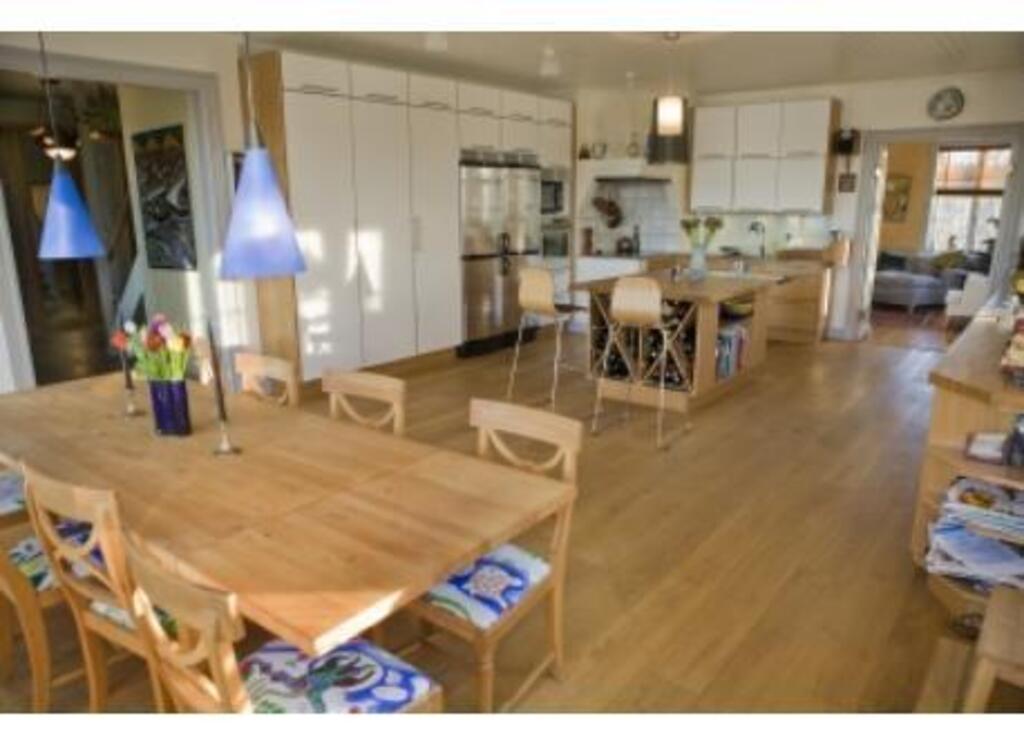 Large 35m2 kitchen, seats 12 people