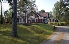 The house is located on a large wooded peninsula, right on the Baltic Sea.
