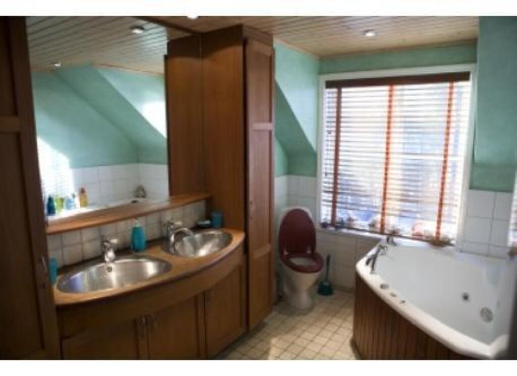 Bathroom with jacussi