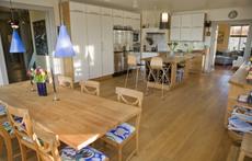 Large 35m2 kitchen, seats 12 people