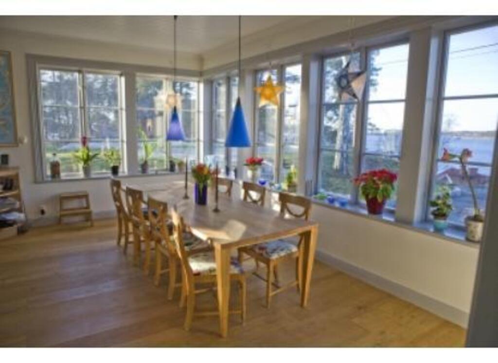 Kitchen sitting area 12, panorma windows overlooking the Baltic Sea