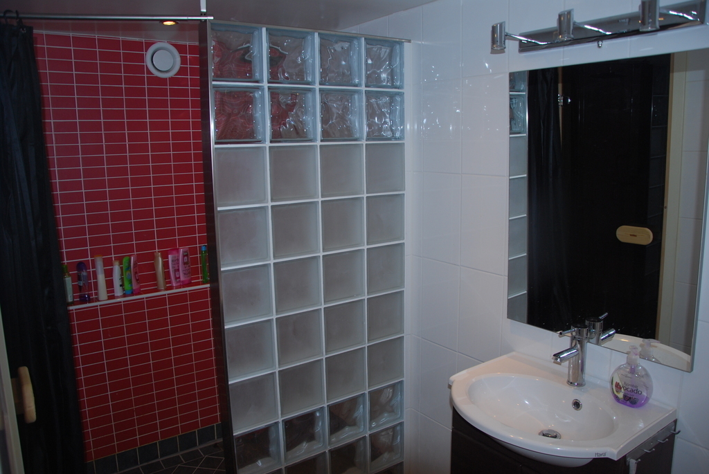 Shower, sauna and relax room