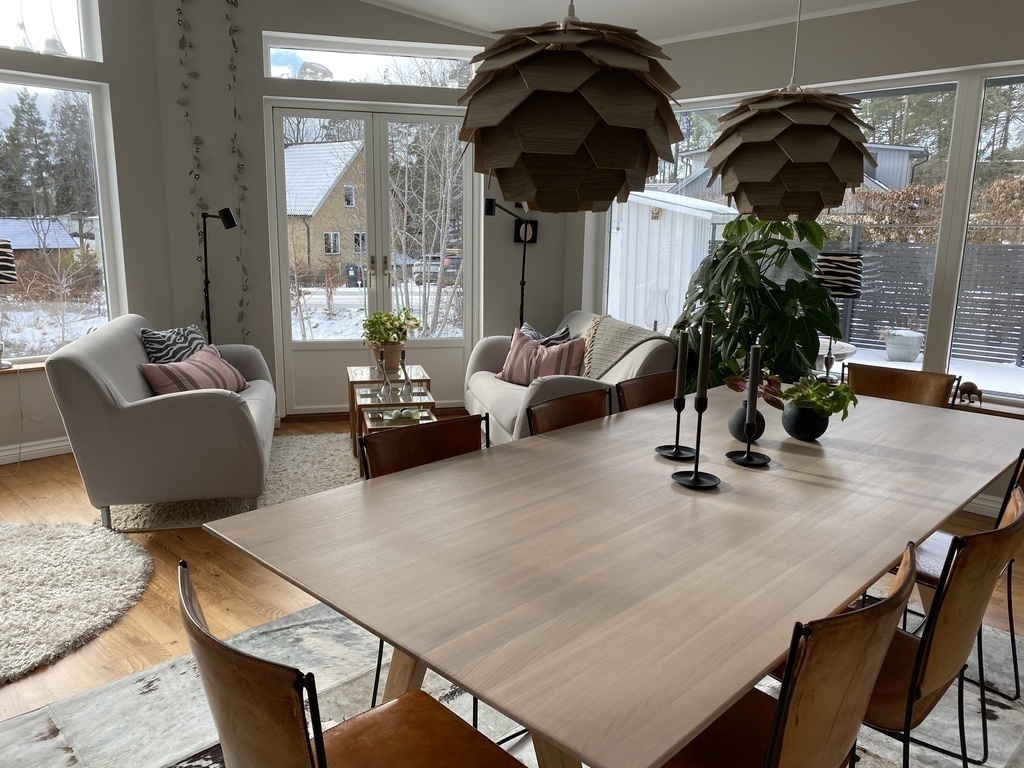 The kitchen dining table