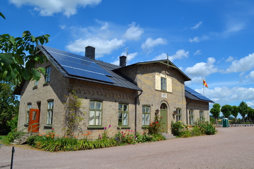 Old School built 1890, 400sqm, large garden behind
