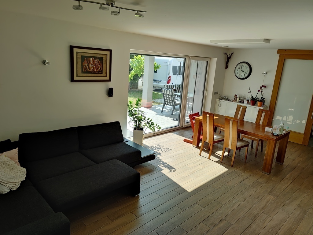 Living room with a dining room