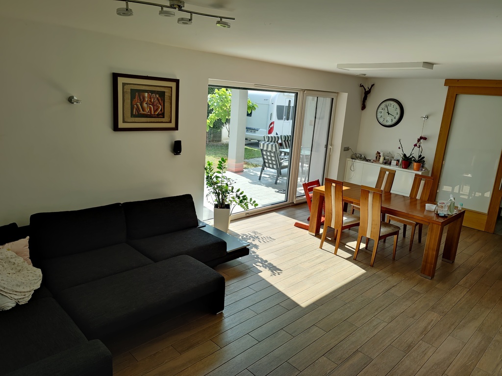 Living room with a dining room