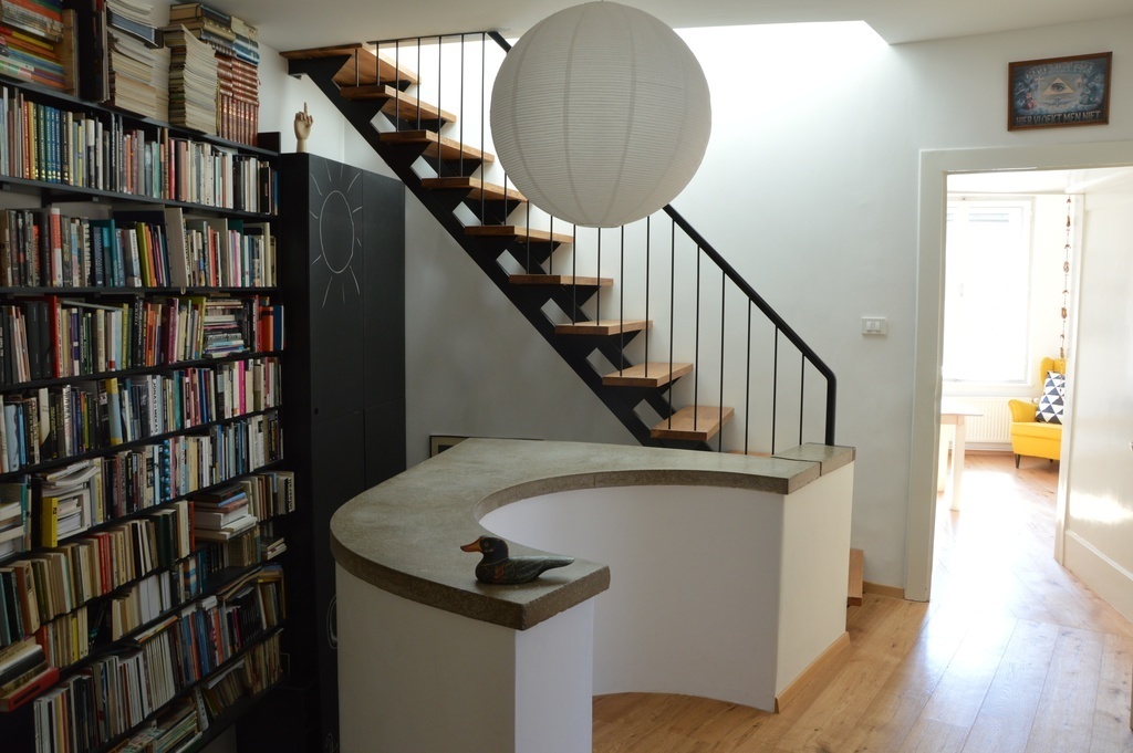 the entrance hall/library on the second floor