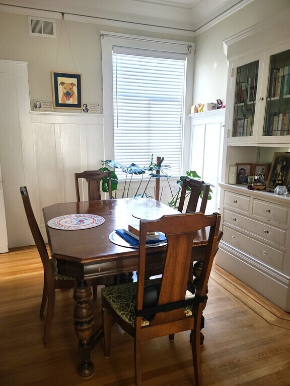 Dining room.