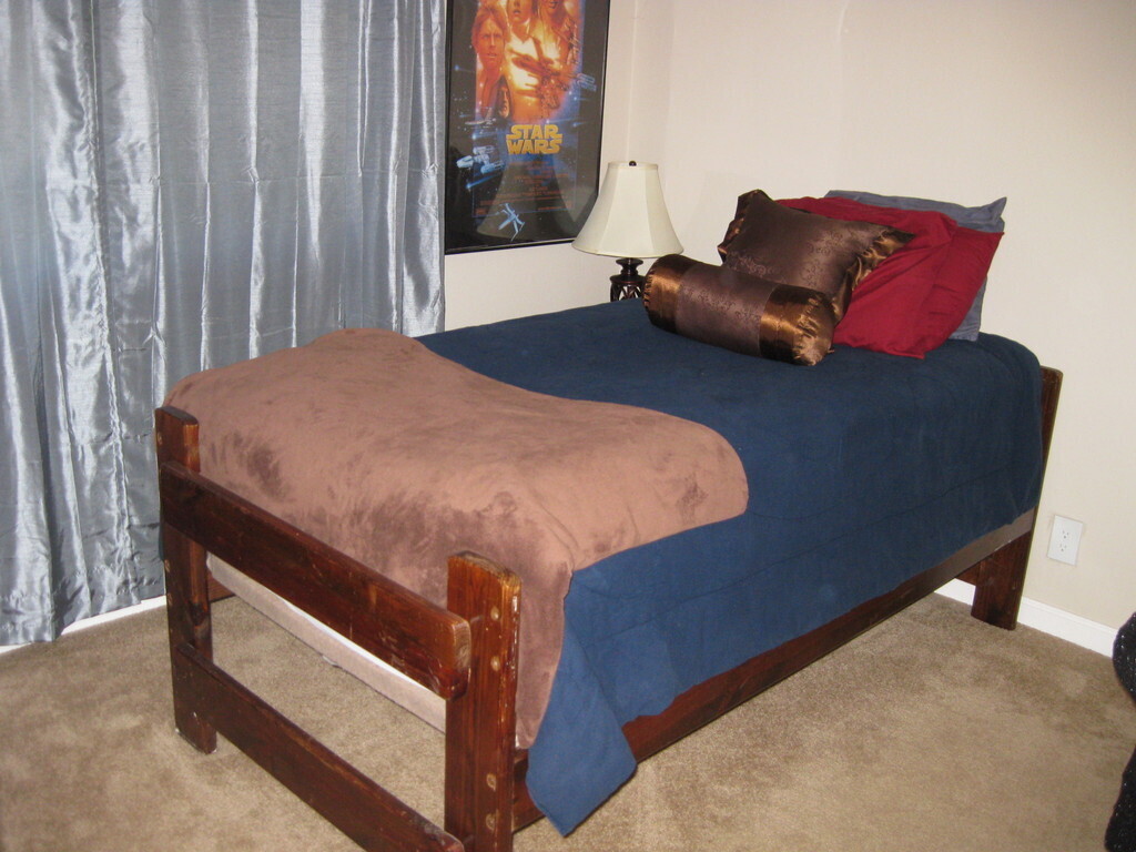 Second bedroom--twin bed