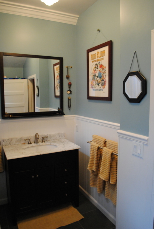 1st floor bathroom w/shower and tub