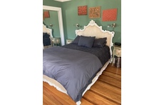 Primary bedroom, queen.