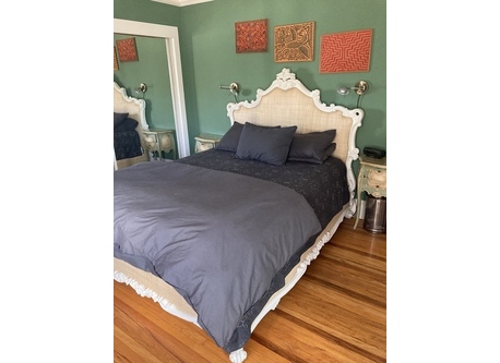 Primary bedroom, queen.