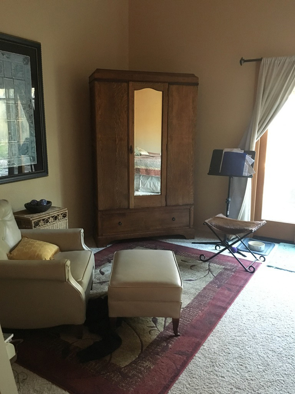 Master Bedroom sitting area