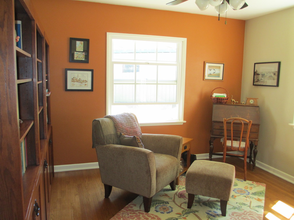 Craft/library room. I have an inflatable bed that my children have  used in here.