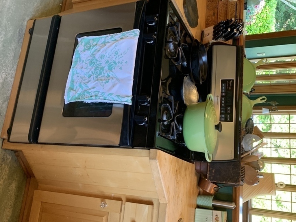 Stove with several varieties of cookware