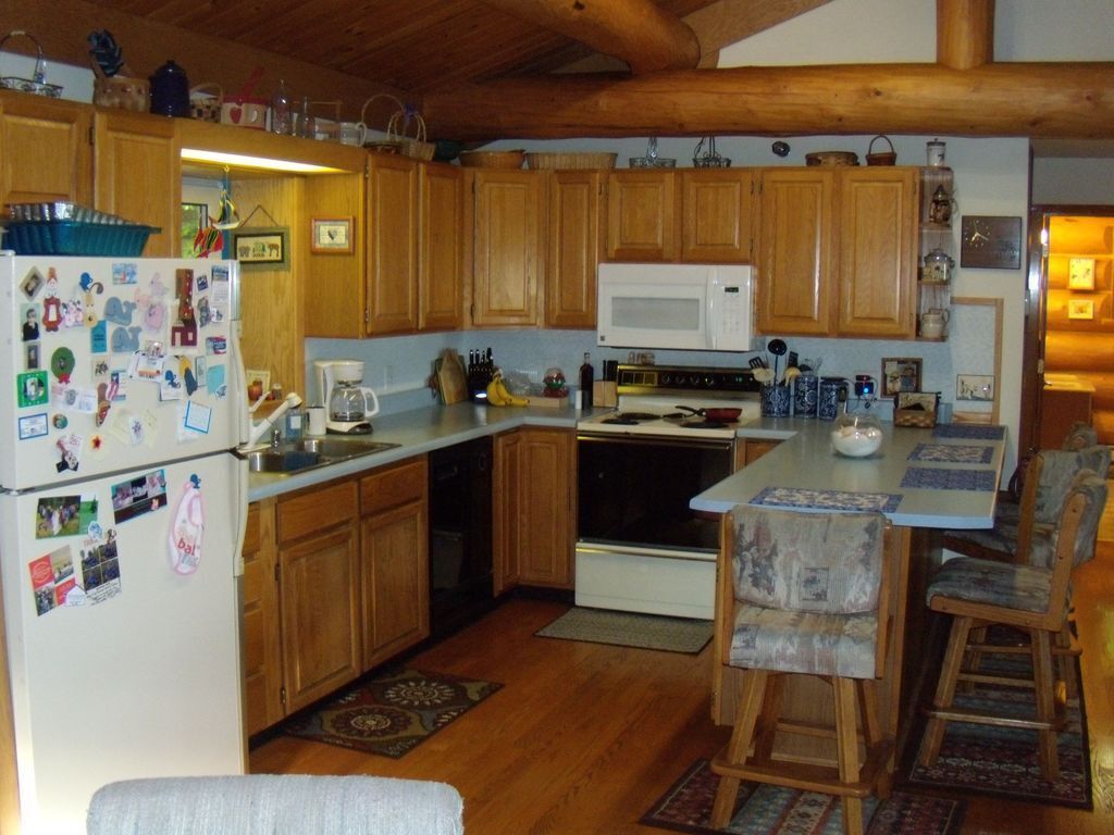 Full kitchen  -- we also have a clothes washer and dryer for your use downstairs.