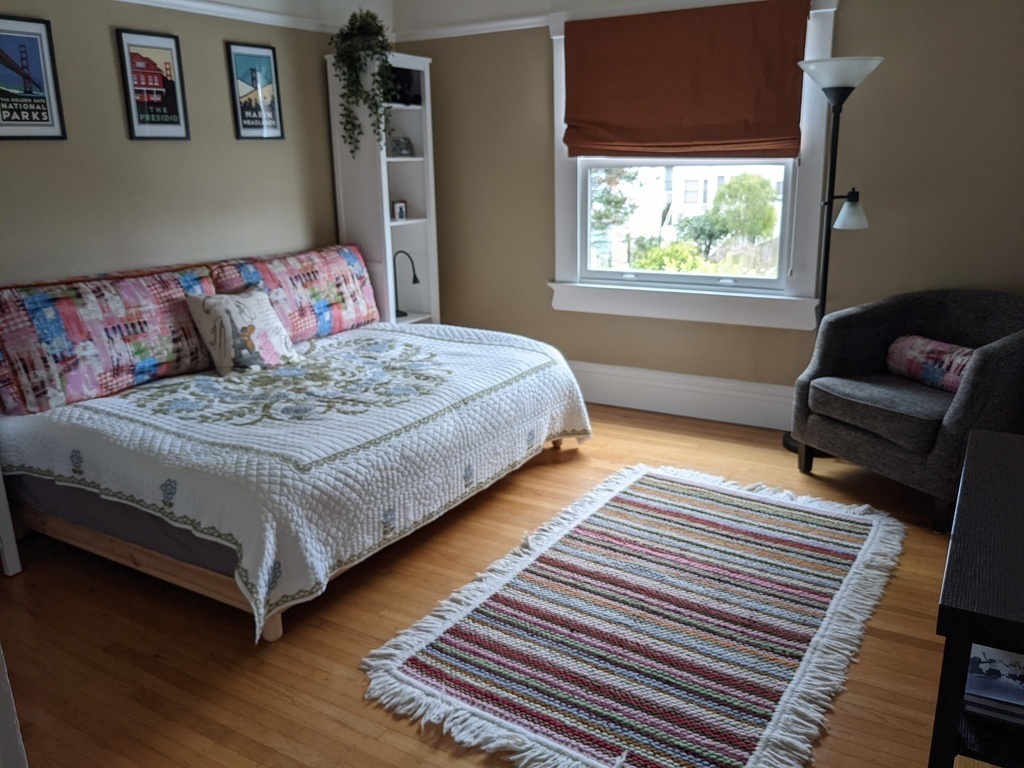 2nd bedroom with a queen size bed