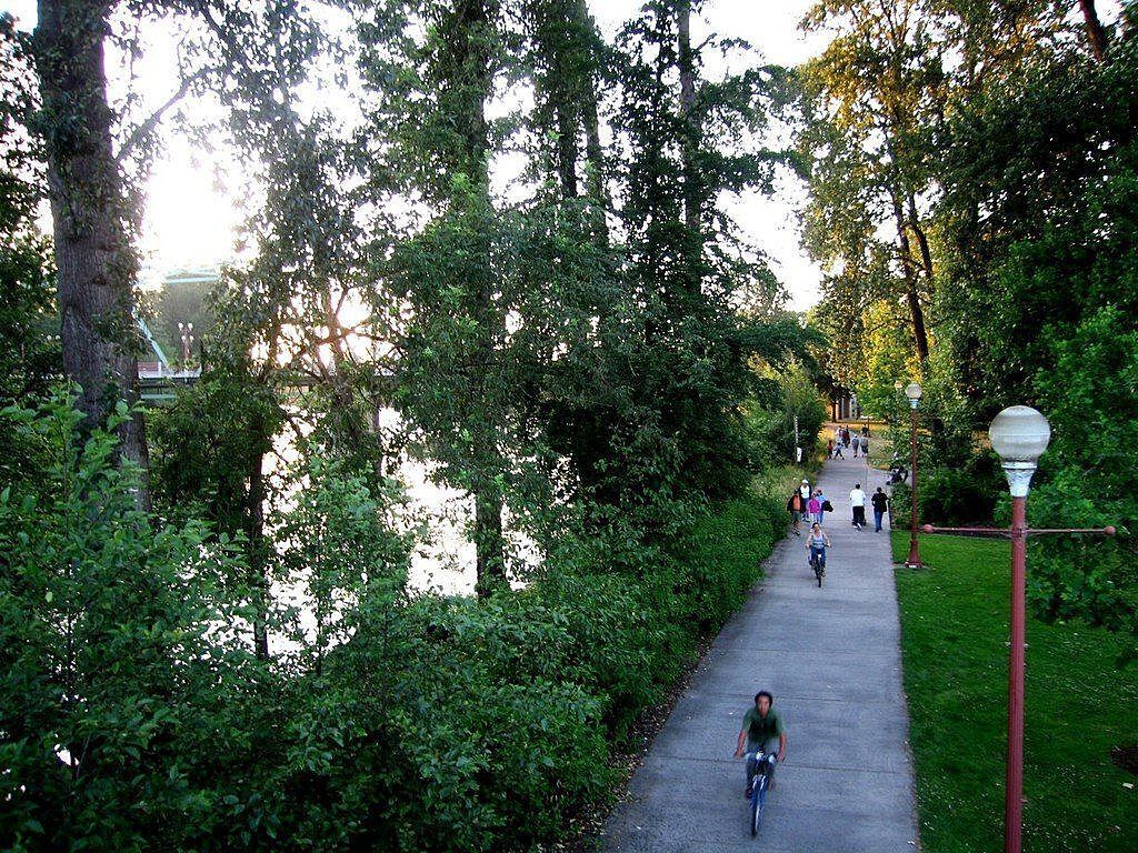 Eugene Riverfront park walking and bike path