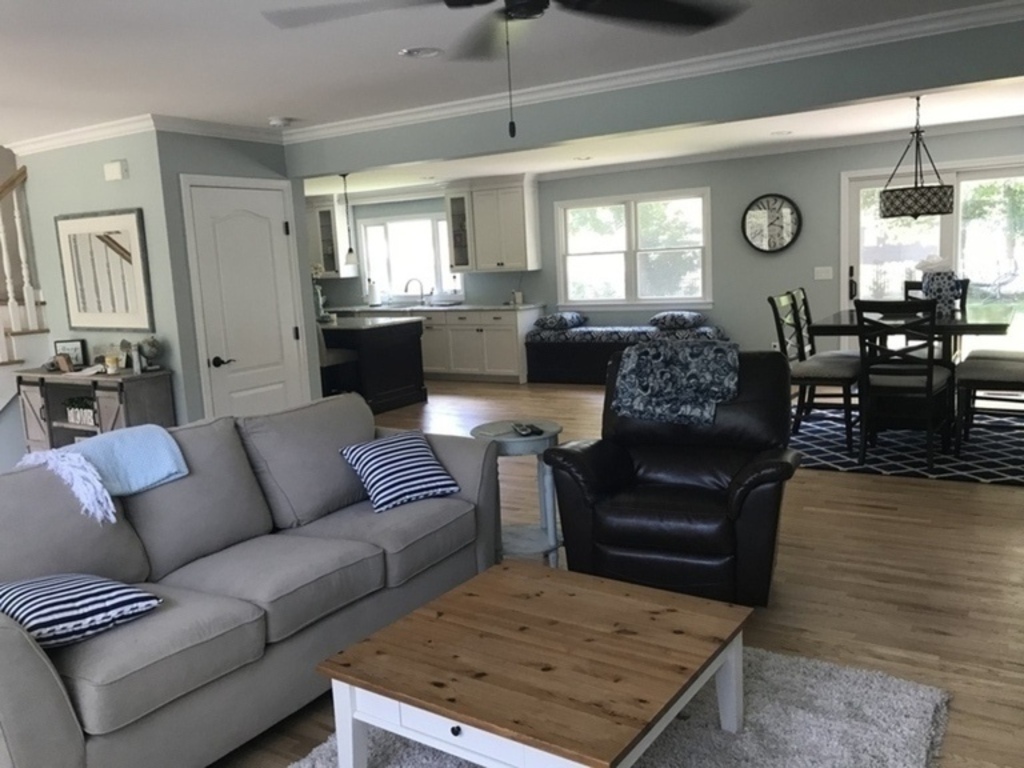 open floor plan/ living room, dining room and kitchen