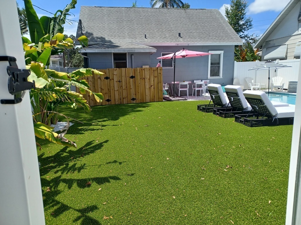 Pool and Large Backyard to Relax