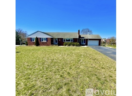 1/2 hour from Philadelphia and Philadelphia airport. 