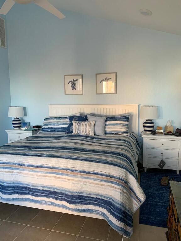 Primary bedroom - king