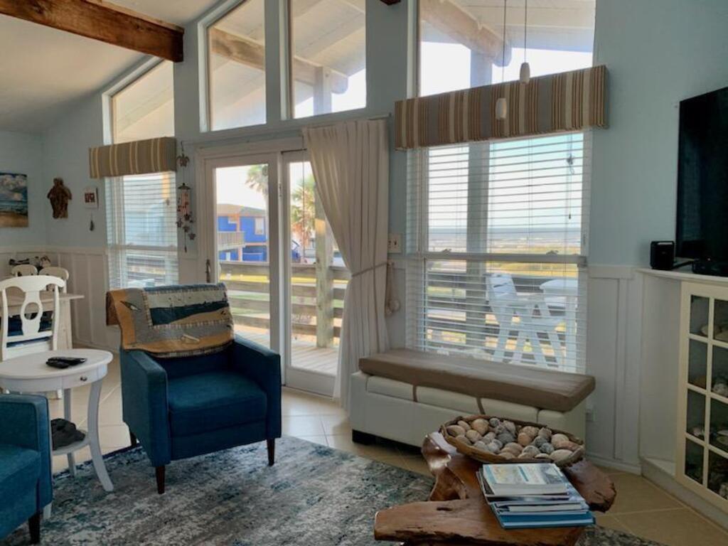 Open floor plan, lots of sunlight