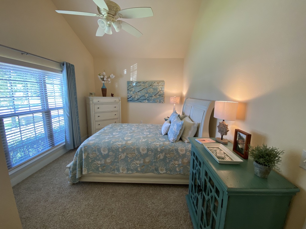 Bedroom 1; queen bed