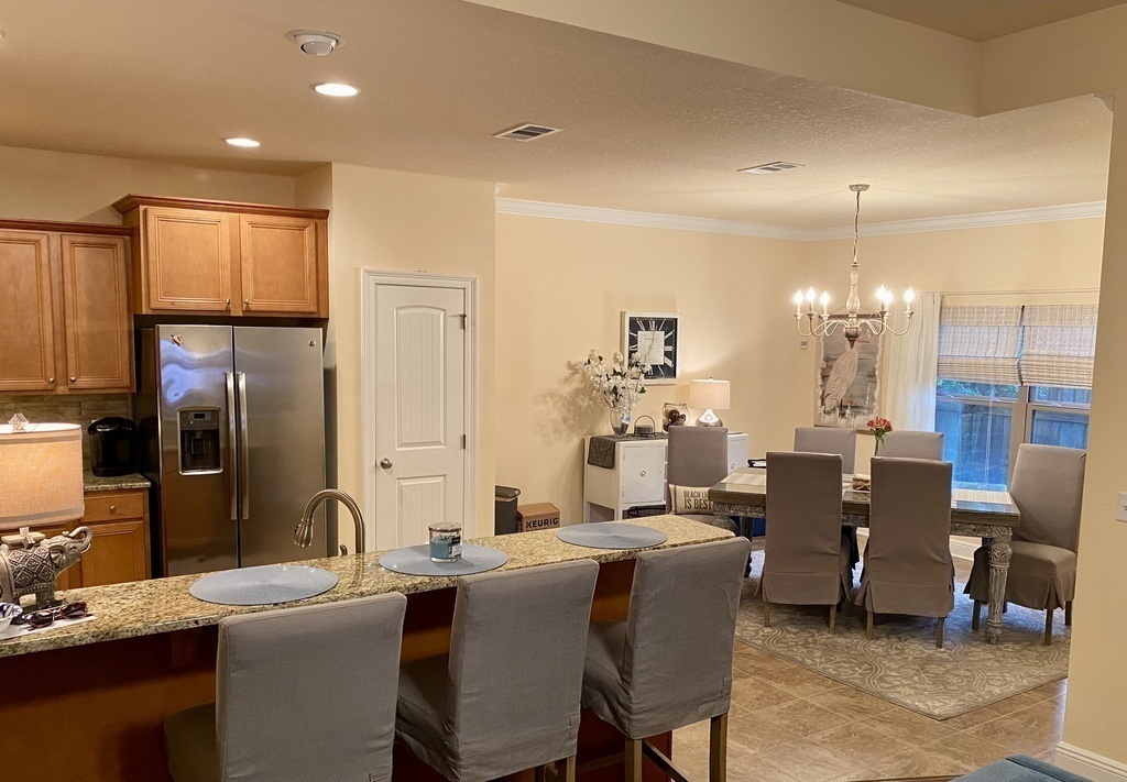 Kitchen with dinette