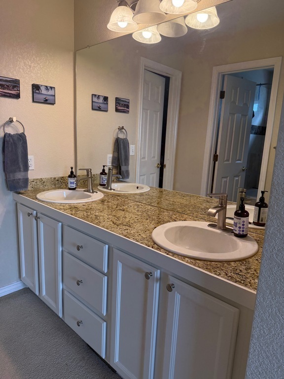 part of master bathroom w tub