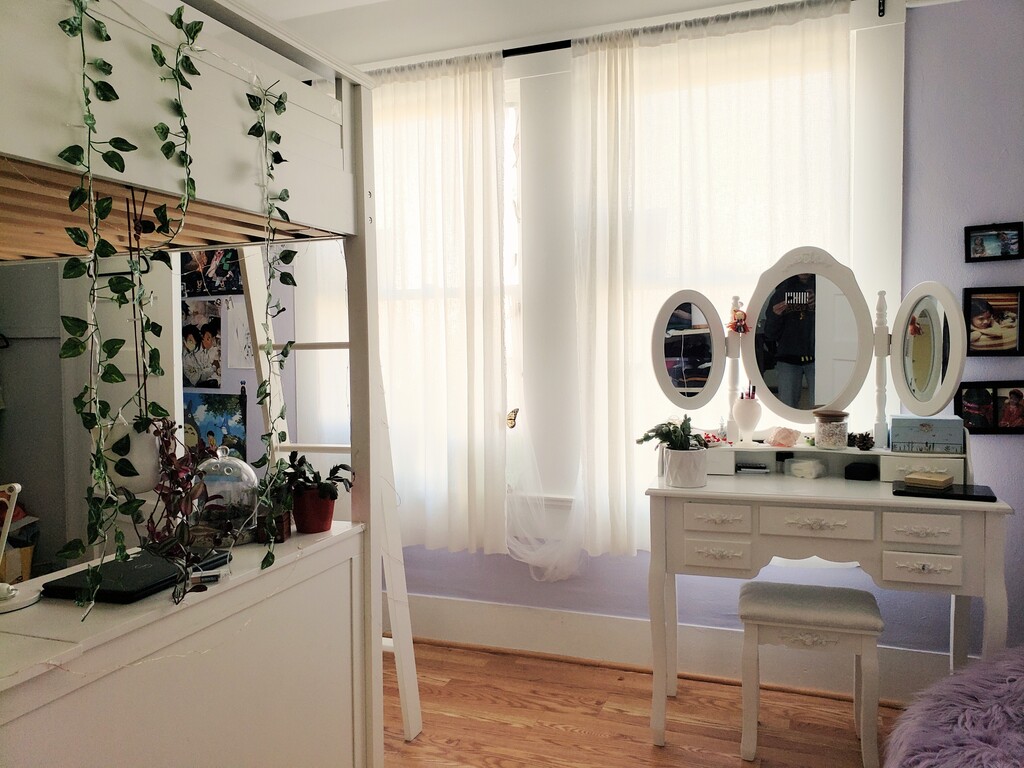 upper bedroom with bunk full size bed with windows facing street 