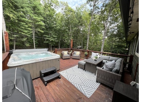 Large back deck with hot tub
