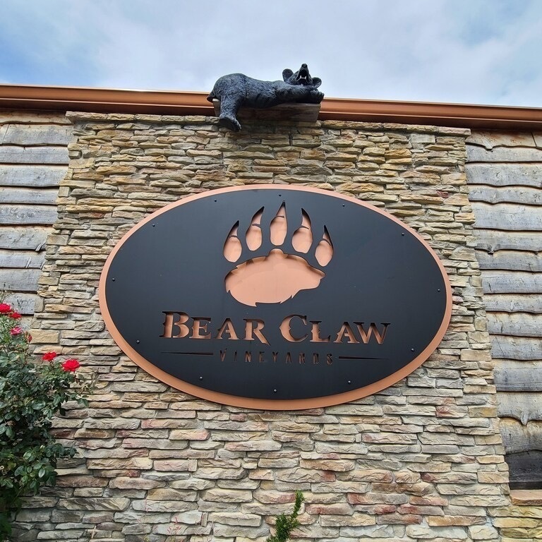 Winery 3 minutes away