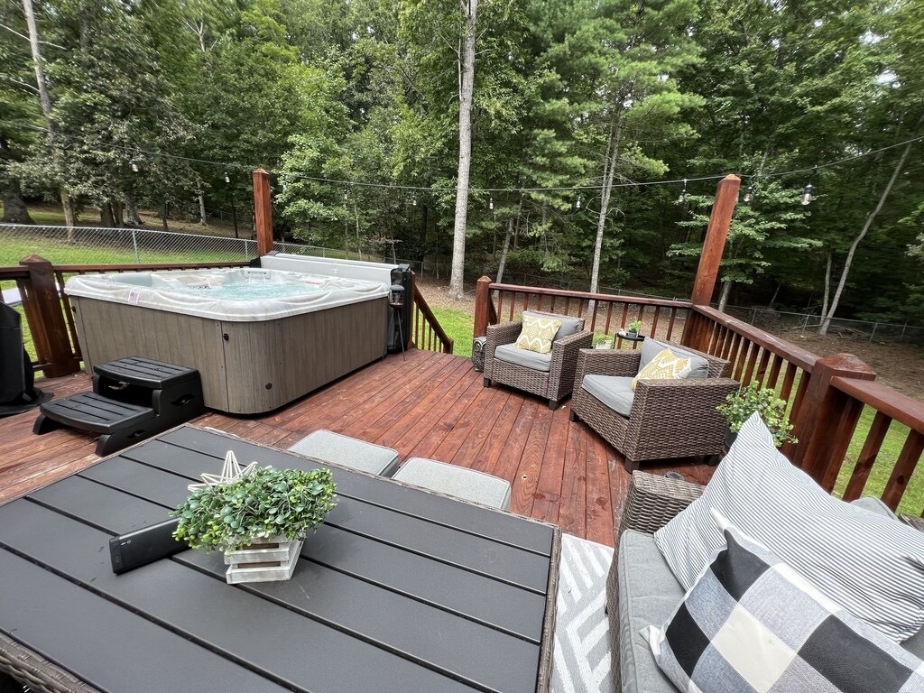 Large back deck with hot tub