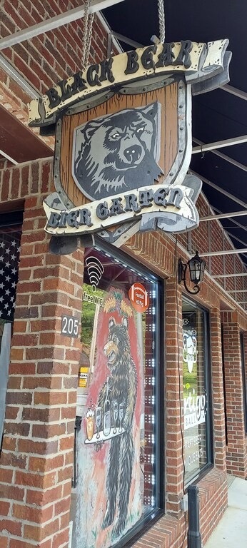 Downtown 5 minutes away