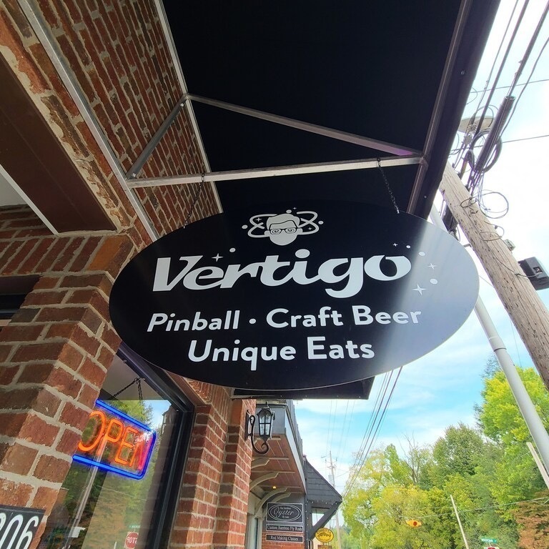 Downtown 5 minutes away