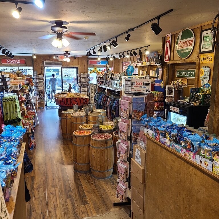 Downtown 5 minutes away