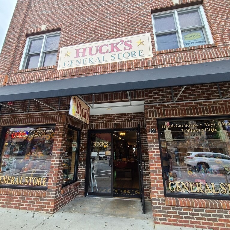 Downtown 5 minutes away