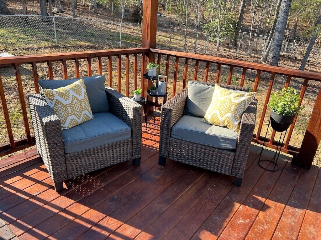 Large back deck with hot tub