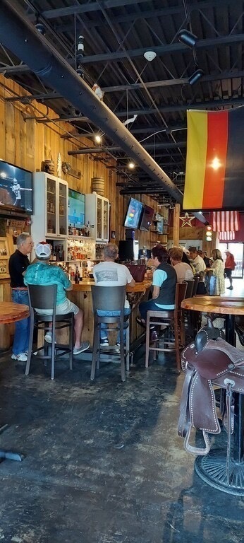 Downtown 5 minutes away