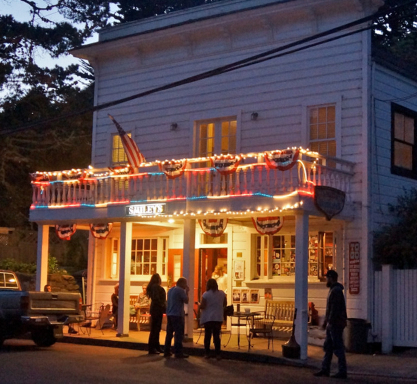 Bolinas bar with live music five nights a week