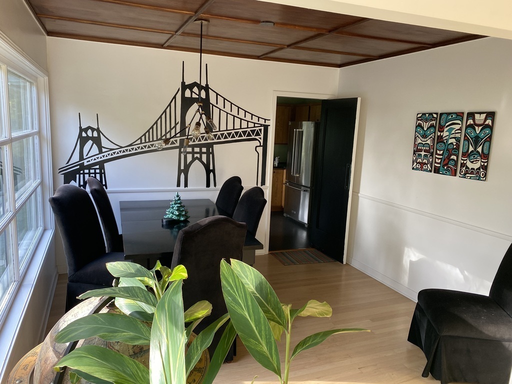 Dining room into kitchen