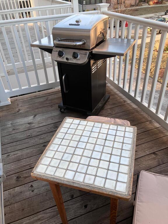 Kitchen deck with small grill