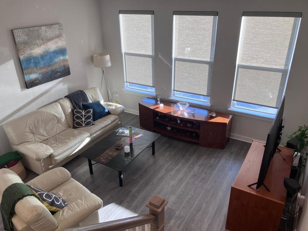 Living Room with view to the green way