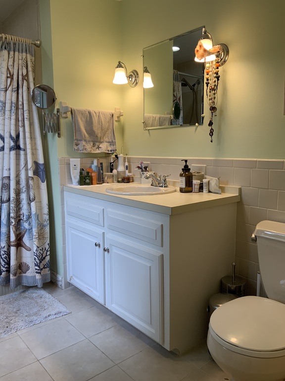 Master bedroom's ensuite. there is also a 3rd bathroom downstairs