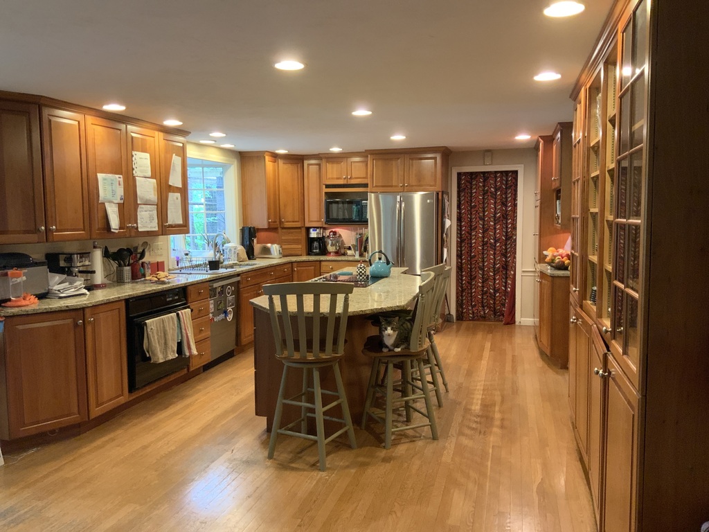 Full Kitchen view- great for cooking, baking