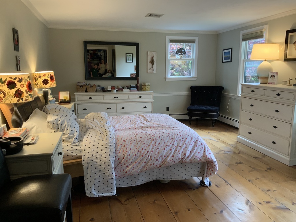 Master bedroom- double bed, ensuite bathroom