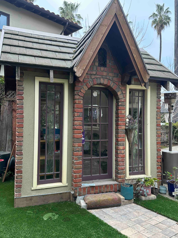 Cottage in back (non sleeping, great office)