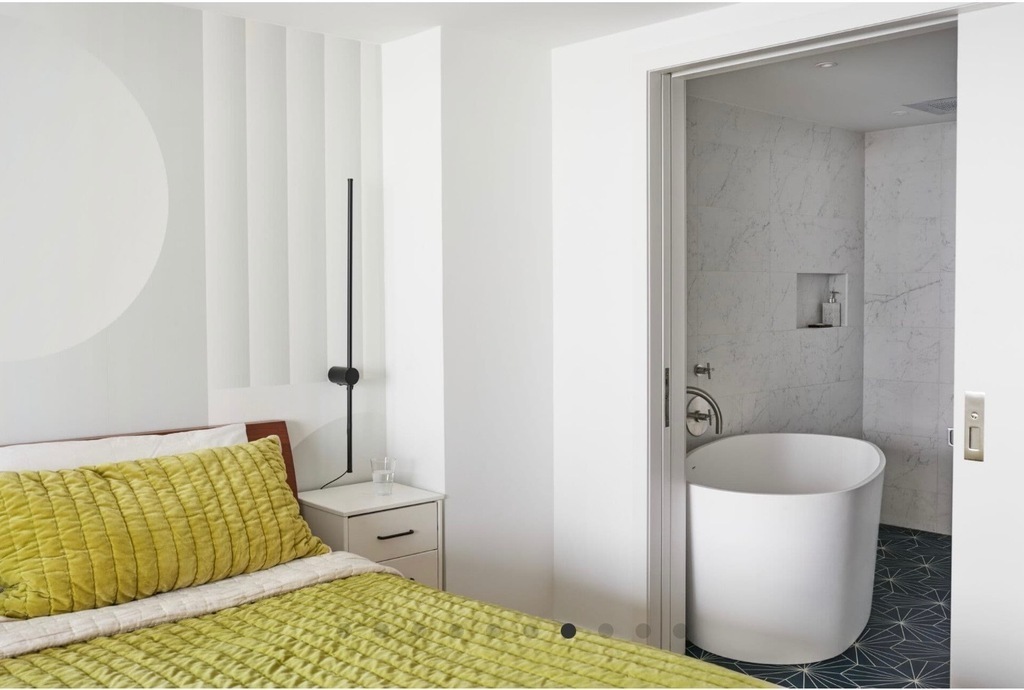 Master bdrm with en suite bathroom